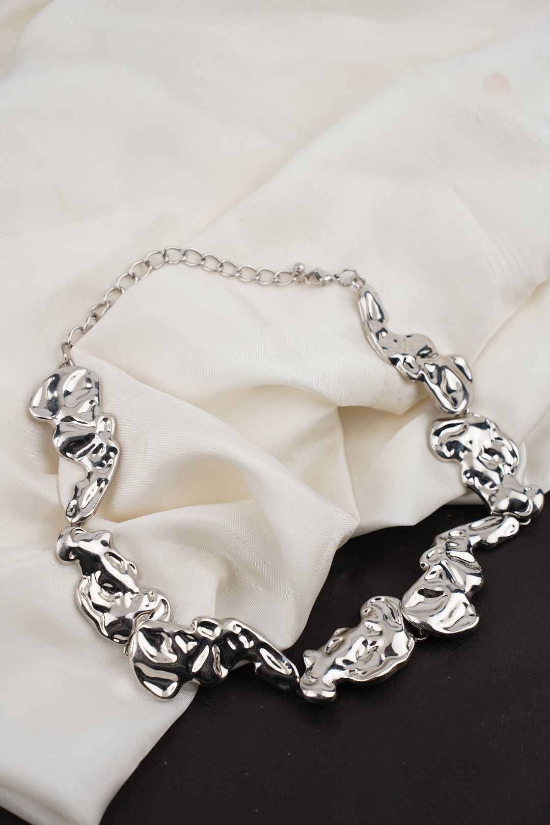 Lustra Choker